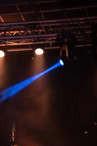 Banda sul palco spettacolo di luci — Foto Stock