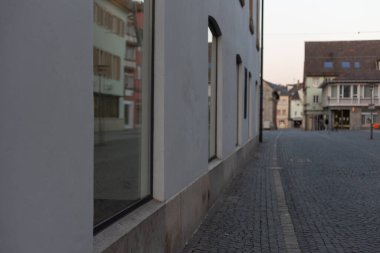 Güney Almanya 'nın tarihi şehrinde boş şehir ve sosyal uzaklık