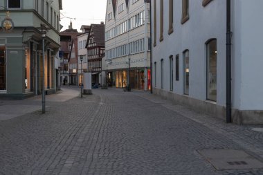 Güney Almanya 'nın tarihi şehrinde boş şehir ve sosyal uzaklık