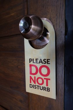Uyarı ile otel odası kapalı kapı lütfen rahatsız etmeyin
