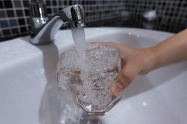 Paslanmaz çelik musluk su dolum cam