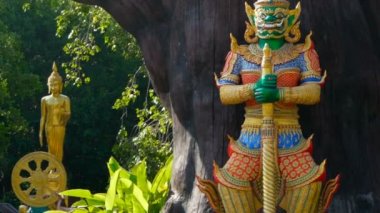 Ünlü Yaksha iblis koruyucu heykeller