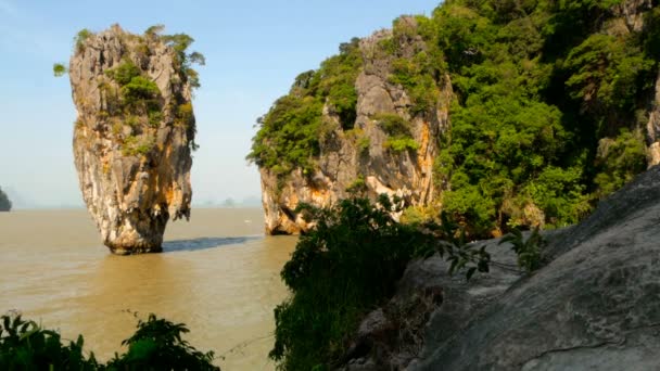 James Bond eiland Khao Phing Kan, Ko Tapu, Phang Nga Baai, Thailand — Stockvideo