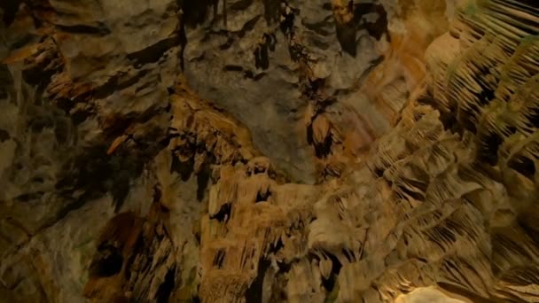 Underjordisk grotta världen är fantastisk med sina magnificance — Stockvideo