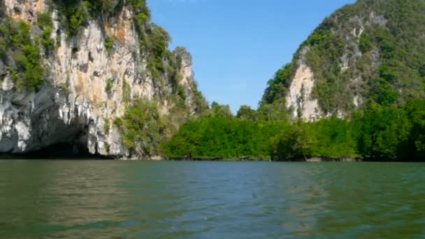 Karst rocks rise above the water surface — Stock Video