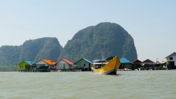 Muslimská rybářská vesnice v provincii Phangnga v jižním Thajsku — Stock video