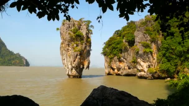 Wyspa Jamesa Bonda Khao Phing Kan, Ko Tapu, Phang Nga Bay, Tajlandia — Wideo stockowe