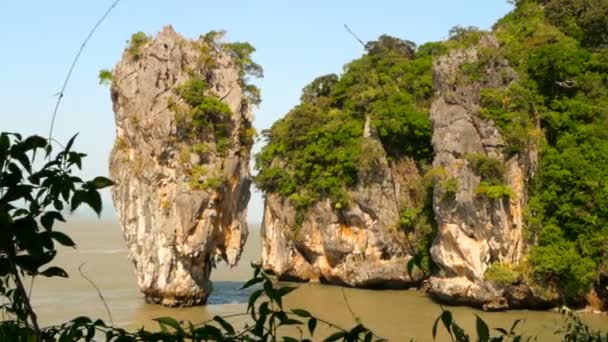 James Bond sziget Khao Phing Kan, Ko Tapu, Phang Nga Bay, Thaiföld — Stock videók
