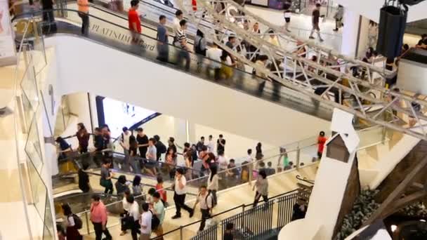 Bangkok, Thajsko - 26 prosince 2017: Siam Paragon nákupní centrum — Stock video