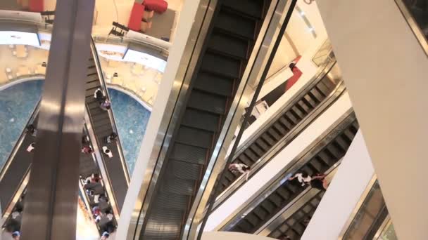 2017年12月26日 星期四 暹罗亚洲购物中心内部 商业中心的自动扶梯上挤满了人 人口过剩造成的压力 年轻人去买东西了 — 图库视频影像