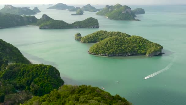 Bird eye panoramic aerial top view of Islands in ocean at Ang Thong National Marine Park near touristic Samui paradise tropical resort. Archipelago in the Gulf of Thailand. Idyllic natural background — Stock Video