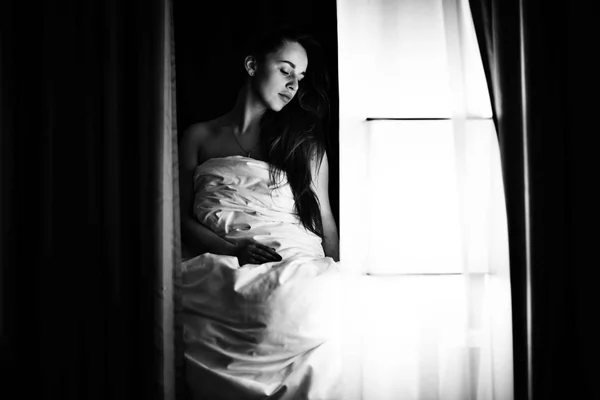 Girl at hotel apartment — Stock Photo, Image