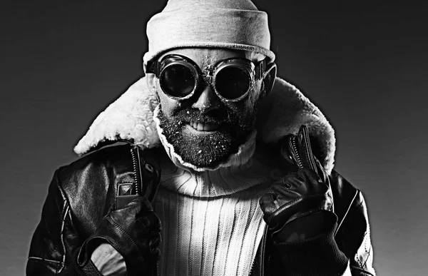 Homem barbudo usando óculos — Fotografia de Stock