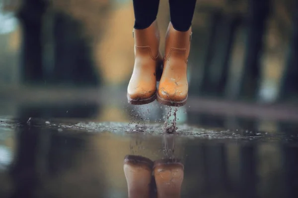 Piedi in stivali di gomma — Foto Stock