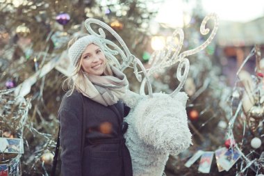 sevimli sarışın kadın Noel 