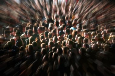 kalabalık bir rock konserinde