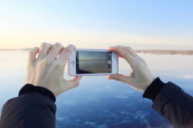 Kış manzarası hayal eller