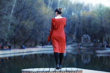 şehrin dışında hayal kadın