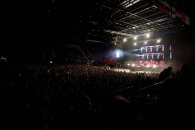 insanlar gece rock konseri 