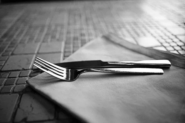 식당에서 음식과 식기 — 스톡 사진