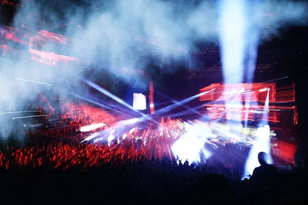 Multitud en un concierto de rock — Foto de Stock