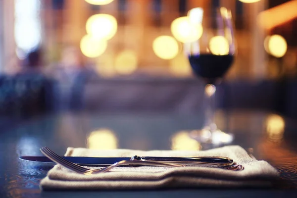 Cenário de mesa no restaurante de frutos do mar — Fotografia de Stock