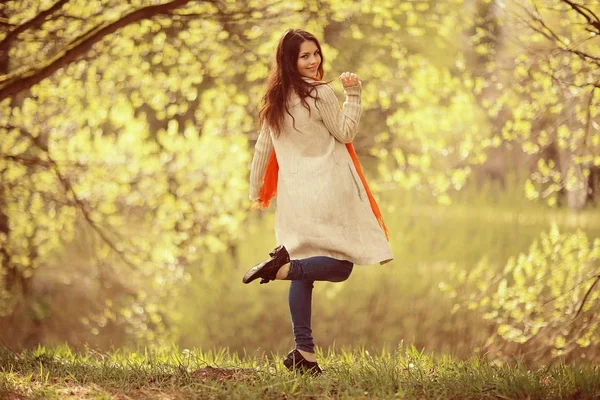 Young girl in the spring forest — Stock Photo, Image