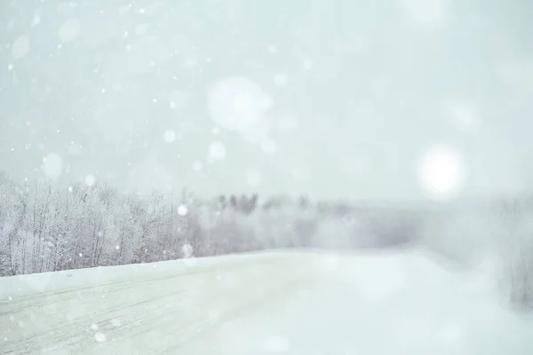 Camino de invierno bajo la nieve —  Fotos de Stock