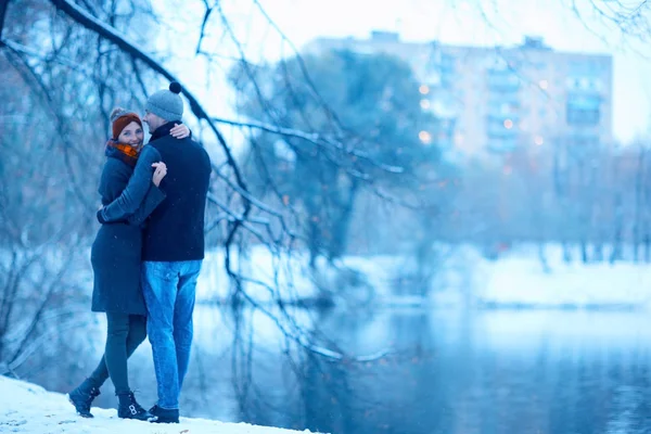 Tânăr și femeie afară — Fotografie, imagine de stoc