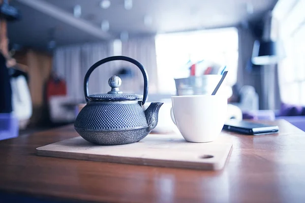Чашка чая в кафе — стоковое фото