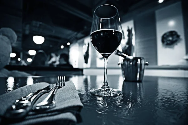 Mesa de servir en el restaurante — Foto de Stock