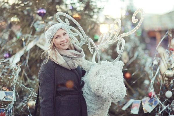 sevimli sarışın kadın Noel 