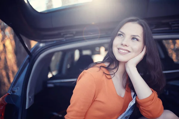 Cheerful girl in autumn park — Stock Photo, Image