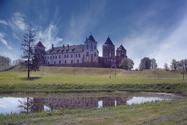 Pintoresco castillo en Belarús — Foto de Stock