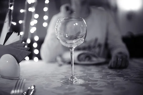 Алкоголю напій у скла в ресторані — стокове фото