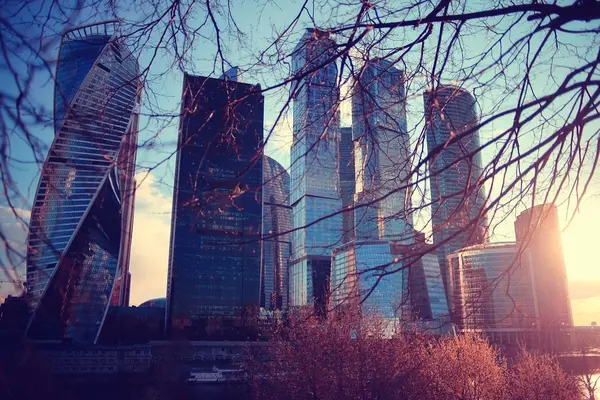 Autumn in the city park — Stock Photo, Image