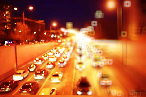 Noche ciudad tráfico por carretera — Foto de Stock