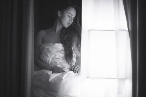 Girl at hotel apartment — Stock Photo, Image