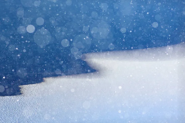 Zimní krajina s sněhové vločky — Stock fotografie