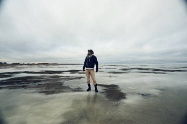  Gezgin adam buz düz üzerinde