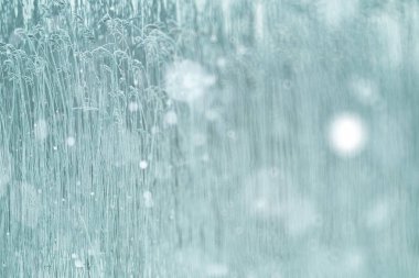 Kış alan kar altında