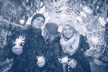 havai fişekleri ile caddenin gençleri