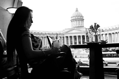 Petersburg bir restoranda kadın