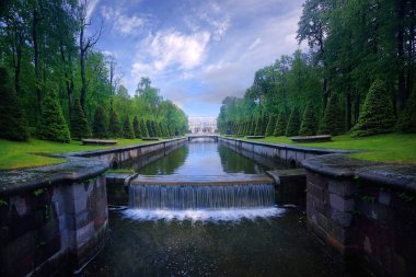 Pitoresk Peterhof Parkı