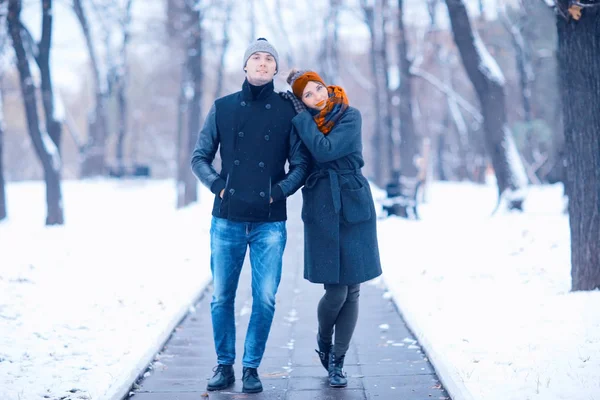 Paar lopen op de straten van Moskou — Stockfoto
