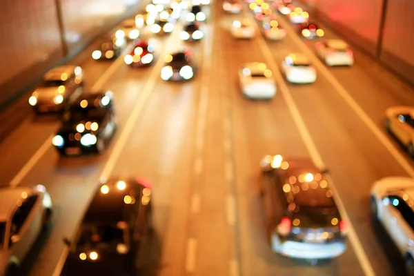 Traffico stradale cittadino notturno — Foto Stock