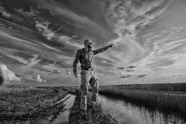 Adventure man traveling outdoor — Stock Photo, Image