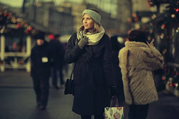 Žena v zimní oblečení — Stock fotografie