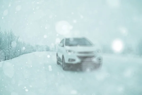 Fondo con coche en invierno — Foto de Stock