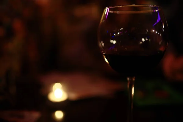 Cena con bicchiere di vino sul tavolo — Foto Stock